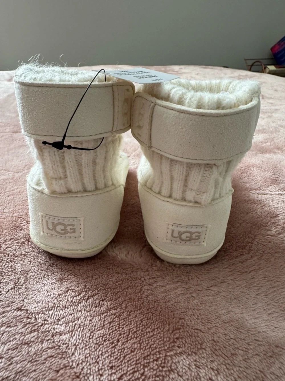 NIB Ugg Baby Unisex Skylar Sweater Knit Booties, Cream, Size 6-12 Months